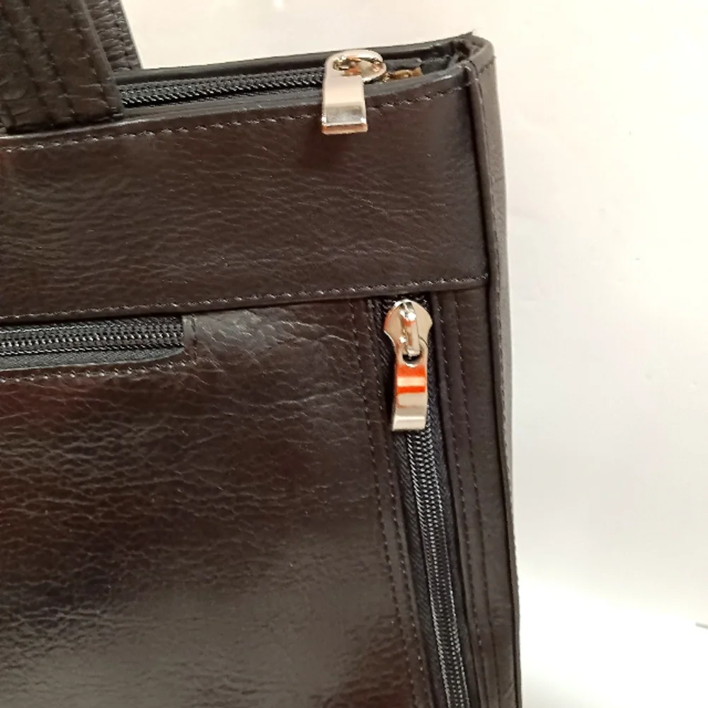 GUN TOTE'N MAMA'S Black Cowhide Leather Laptop Portfolio Tote/ Shoulder Bag